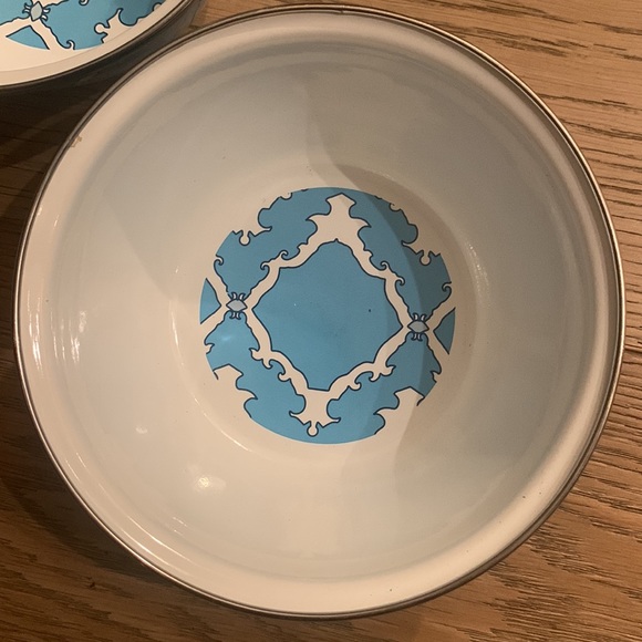 Golden Rabbit Enamel Bowls - Picture 3 of 4